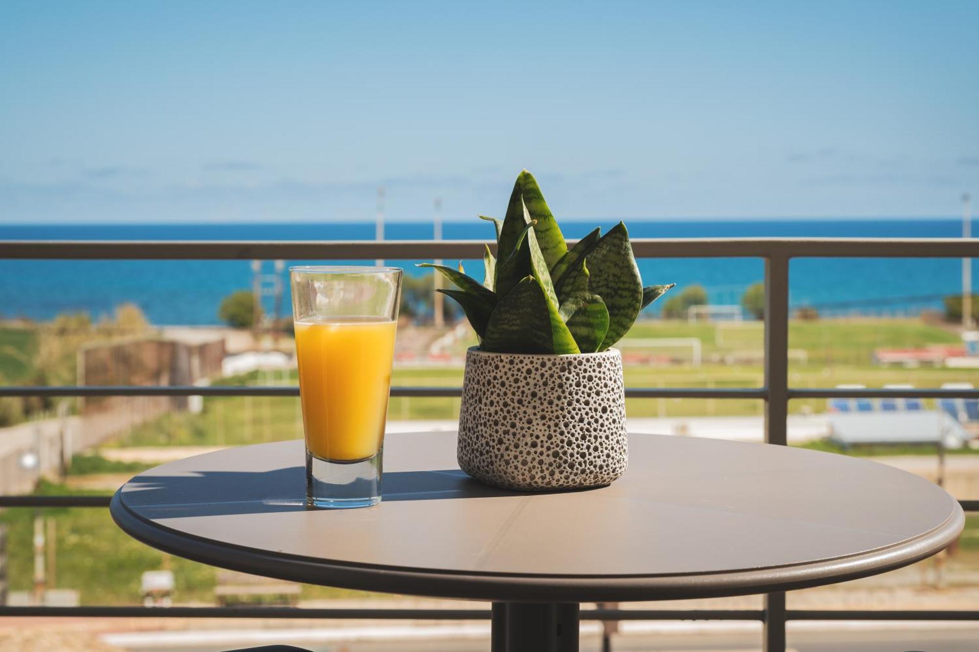 Mistral Hotel - For Solo Travelers Maleme Exteriör bild